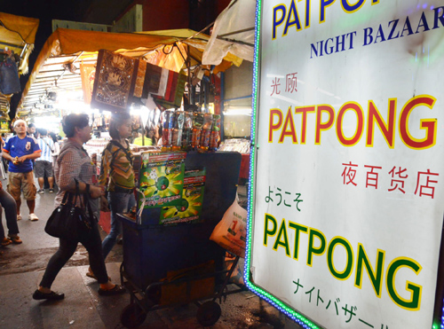 Общественность Таиланда поддерживает военные власти